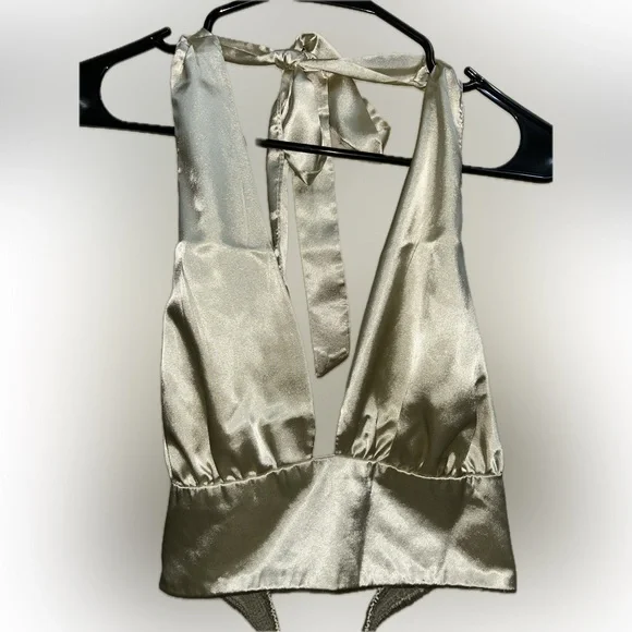 🌸5/$25🌸 Elegant Silk Cream Adjustable Halter Top - Picture 3 of 6